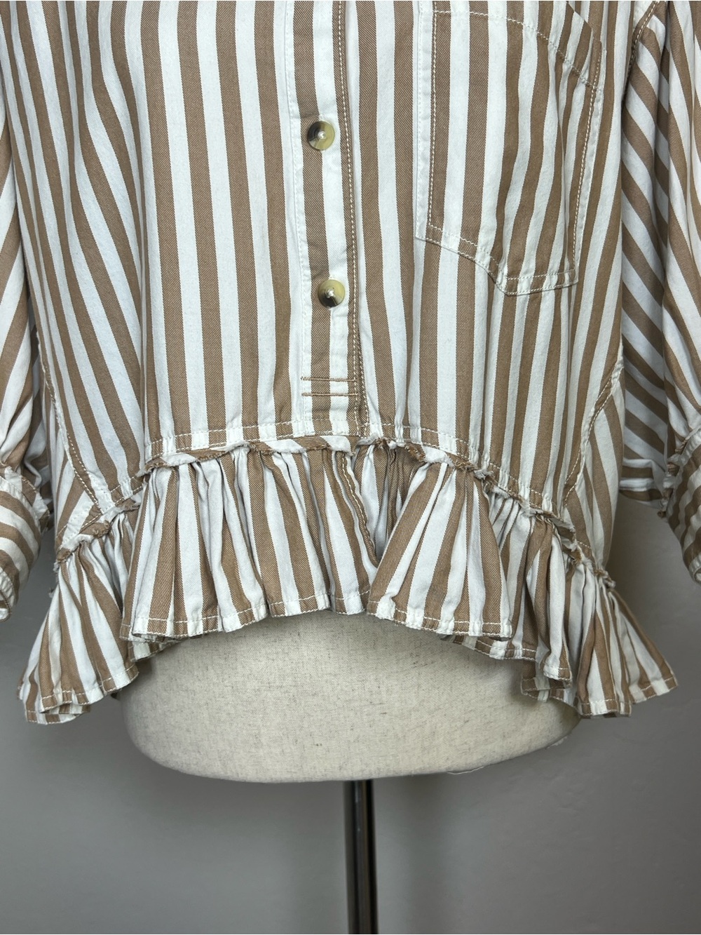 FREE PEOPLE Women’s Size S Striped Bailey Ruffle Hem Button-Up Cropped Shirt - Picture 7 of 16